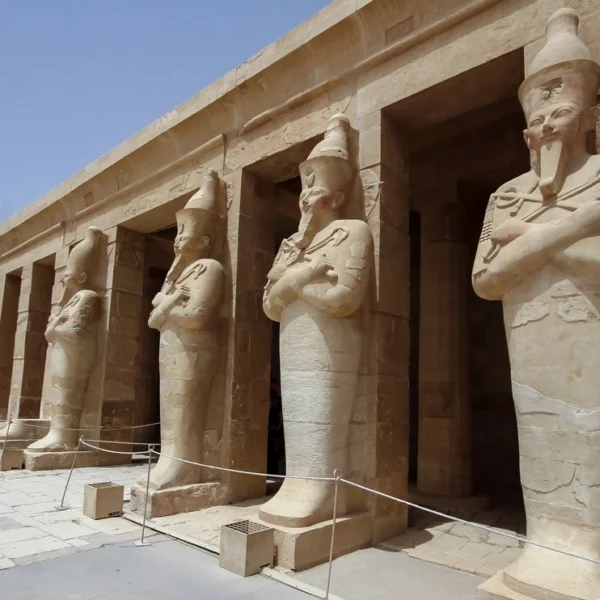 Der Hatschepsut-Tempel Reise von Hurghada nach Luxor und Assuan urlaub ägypten 2