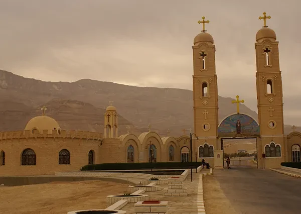 St.-Antonios-&-St (6)