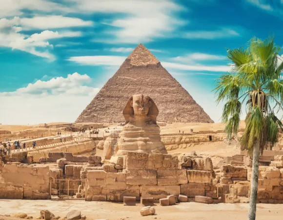 Privater Ausflug nach Kairo von Hurghada: Pyramiden & Luxus-Service