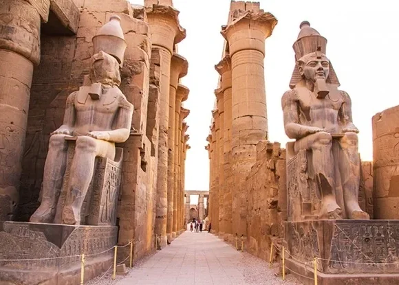 Entfernung Hurghada Luxor: Alle Fakten zu Kilometern und Fahrzeiten